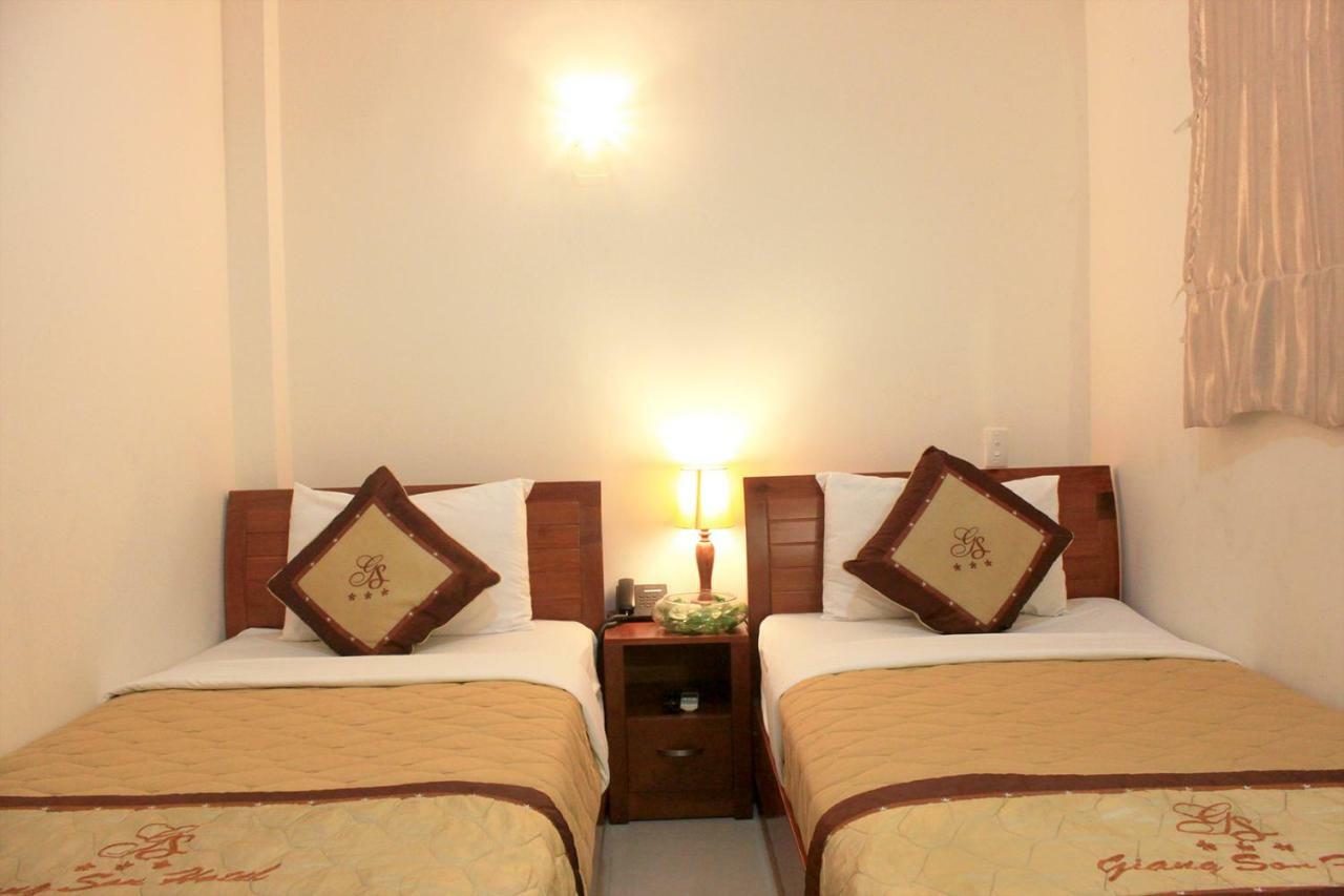 Giang Son 2 Hotel Хошимин Экстерьер фото